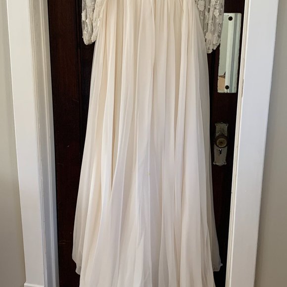 Brand New Dreamers and Lovers "Yaya" Lace & Silk Wedding Dress - Picture 6 of 11